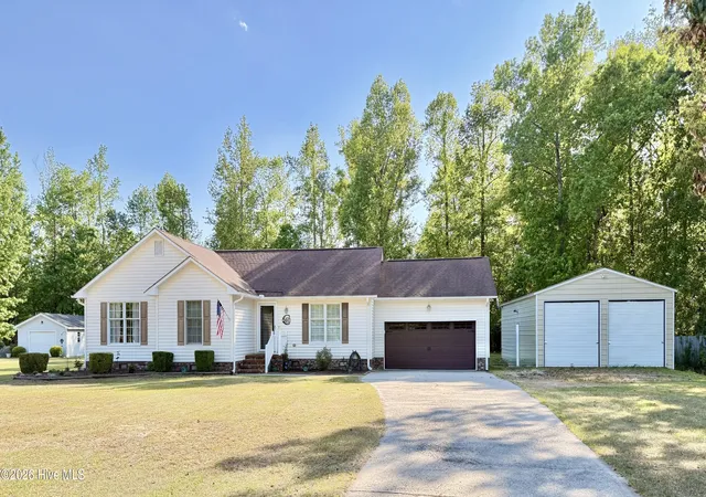 Homes for sale in Washington, NC | 203 Hillingdale Dr, Washington, NC 27889 | MLS# 100571466