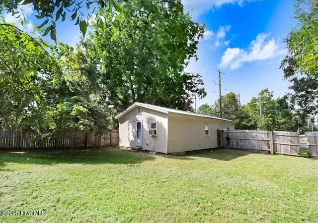 Photo 3 of Single family home for sale at 706 Caswell St, Smithfield, NC 27577 | MLS# 100523536 | Listing updated on 2026-08-18