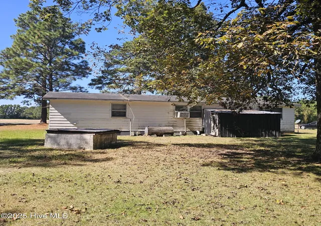 Photo 3 of Single family home for sale at 770 Simmons Rd, Clinton, NC 28328 | MLS# 100555341 | Listing updated on 2026-08-18