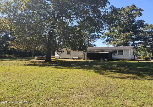 Photo 4 of Single family home for sale at 770 Simmons Rd, Clinton, NC 28328 | MLS# 100555341 | Listing updated on 2026-08-18