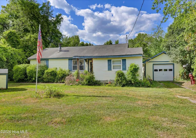 Photo 2 of Single family home for sale at 107 Long Leaf Dr, Wilmington, NC 28401 | MLS# 100569876 | Listing updated on 2026-10-07