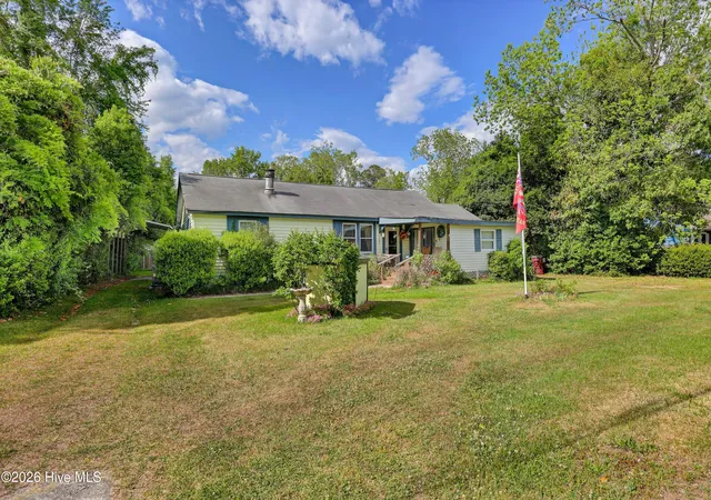 Photo 3 of Single family home for sale at 107 Long Leaf Dr, Wilmington, NC 28401 | MLS# 100569876 | Listing updated on 2026-10-07