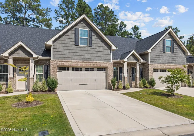 Homes for sale in West End, NC | 127 Lark Dr, West End, NC 27376 | MLS# 100586537