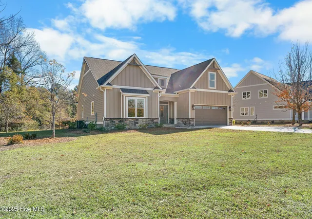 Photo 4 of Single family home for sale at 135 Sycamore Lakes Dr, Wallace, NC 28466 | MLS# 100537804 | Listing updated on 2026-08-18