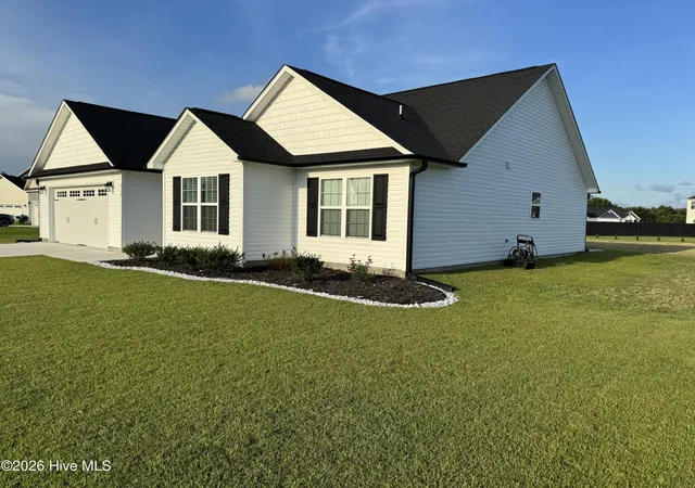 Photo 2 of Single family home for sale at 810 Calebs Crk Ct, Maysville, NC 28555 | MLS# 100590593 | Listing updated on 2026-08-18