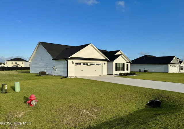 Photo 3 of Single family home for sale at 810 Calebs Crk Ct, Maysville, NC 28555 | MLS# 100590593 | Listing updated on 2026-08-18