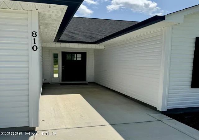 Photo 3 of Single family home for sale at 810 Calebs Crk Ct, Maysville, NC 28555 | MLS# 100590593 | Listing updated on 2026-08-18