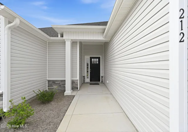Photo 4 of Single family home for sale at 212 Windsor Run Blvd, Jacksonville, NC 28546 | MLS# 100593564 | Listing updated on 2026-08-18