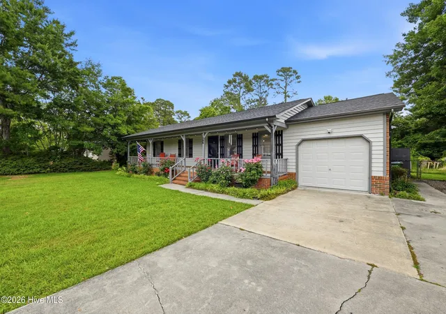 Photo 3 of Single family home for sale at 326 Shamrock Dr, Wilmington, NC 28409 | MLS# 100583145 | Listing updated on 2026-09-18