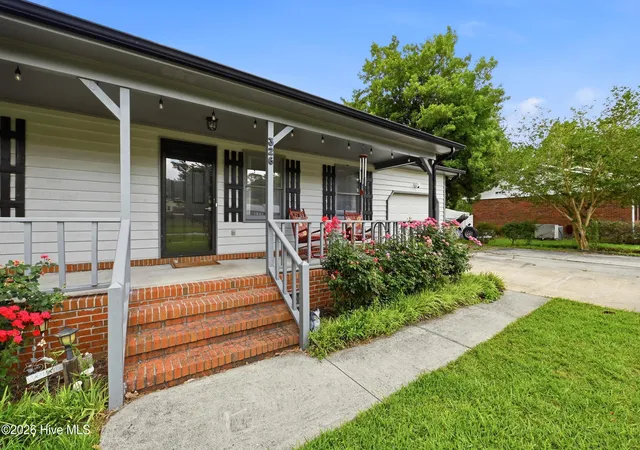 Photo 3 of Single family home for sale at 326 Shamrock Dr, Wilmington, NC 28409 | MLS# 100583145 | Listing updated on 2026-09-18