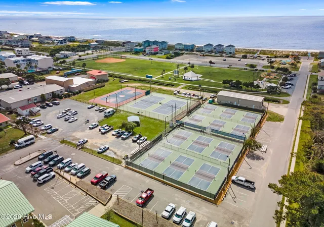 Photo 17 of Single family home for sale at 122 Ne 37th Street, Oak Island, NC 28465 | MLS# 100584923 | Listing updated on 2026-08-18