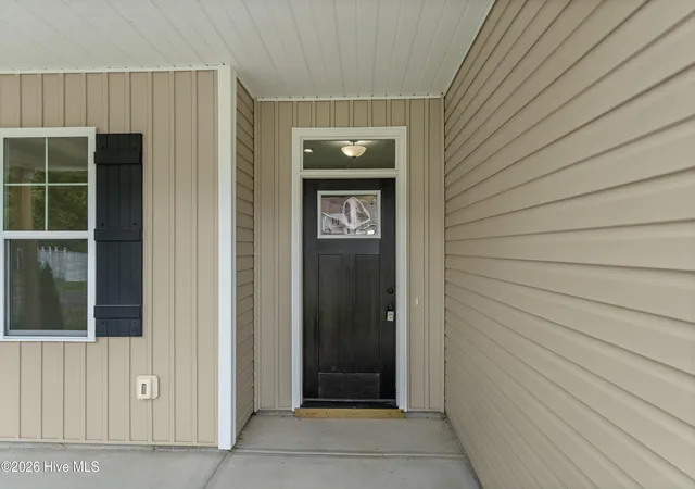 Photo 3 of Single family home for sale at 400 Stone Hawk Ln, New Bern, NC 28560 | MLS# 100543485 | Listing updated on 2026-08-18