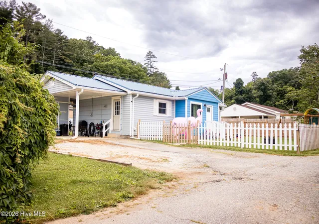 Photo 1 of Single family home for sale at 47 Hatchett St, Murphy, NC 28906 | MLS# 100581285 | Listing updated on 2026-08-18