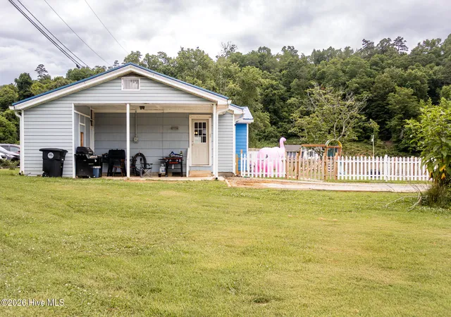 Photo 2 of Single family home for sale at 47 Hatchett St, Murphy, NC 28906 | MLS# 100581285 | Listing updated on 2026-08-18