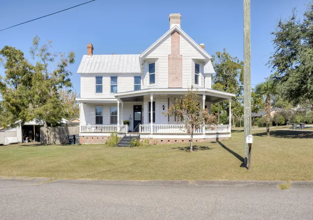 Photo 2 of Multi family home for sale at 401 W Forest Ave, North Augusta, SC 29841 | MLS# 100580596 | Listing updated on 2026-08-19