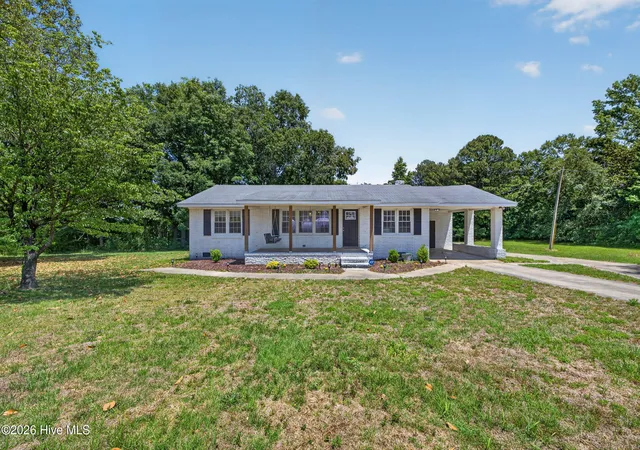 Homes for sale in Kenansville, NC | 437 E Wards Bridge Rd, Kenansville, NC 28349 | MLS# 100576300