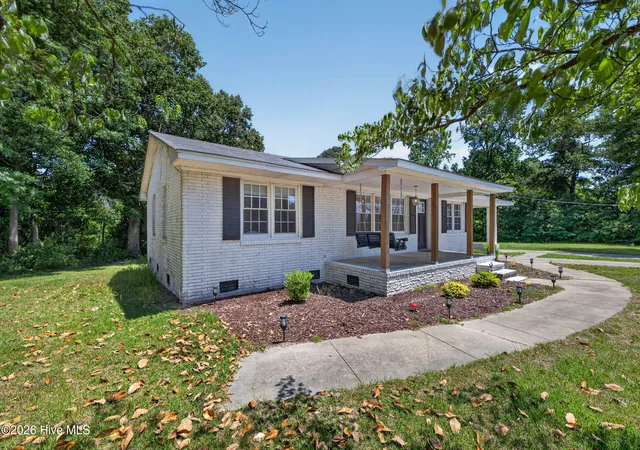 Homes for sale in Kenansville, NC | 437 E Wards Bridge Rd, Kenansville, NC 28349 | MLS# 100576300