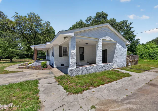 Homes for sale in Kenansville, NC | 437 E Wards Bridge Rd, Kenansville, NC 28349 | MLS# 100576300