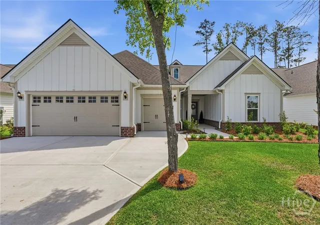 Homes for sale in Richmond Hill, GA | 520 Mandeville Dr, Richmond Hill, GA 31324 | MLS# SA353512