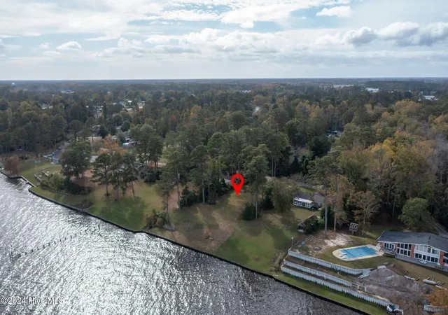3rd image of 2108 Neuse Cliffs Dr, New Bern, NC 28560 | MLS# 100475671