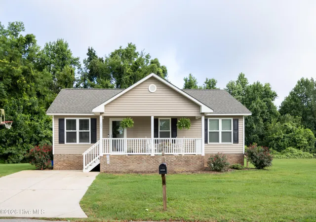 Photo 1 of Single family home for sale at 207 Dixie Cir, Clinton, NC 28328 | MLS# 100595174 | Listing updated on 2026-09-09