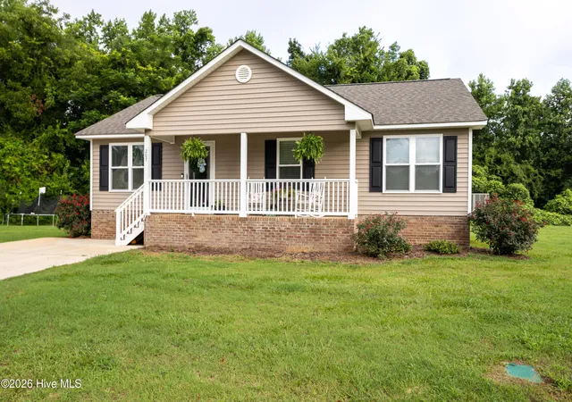 Photo 3 of Single family home for sale at 207 Dixie Cir, Clinton, NC 28328 | MLS# 100595174 | Listing updated on 2026-09-09