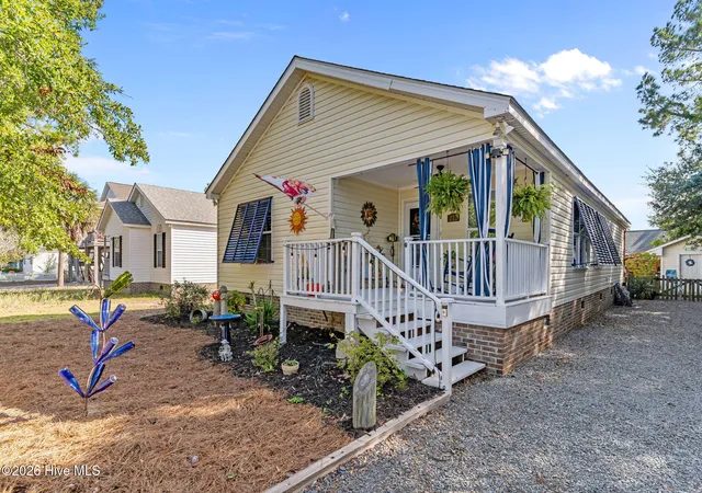 Photo 1 of Single family home for sale at 212 Ne 33rd Street, Oak Island, NC 28465 | MLS# 100559480 | Listing updated on 2026-08-31