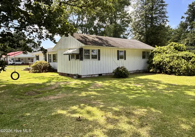 Photo 3 of Single family home for sale at 735 Faison Hwy, Clinton, NC 28328 | MLS# 100583317 | Listing updated on 2026-08-25