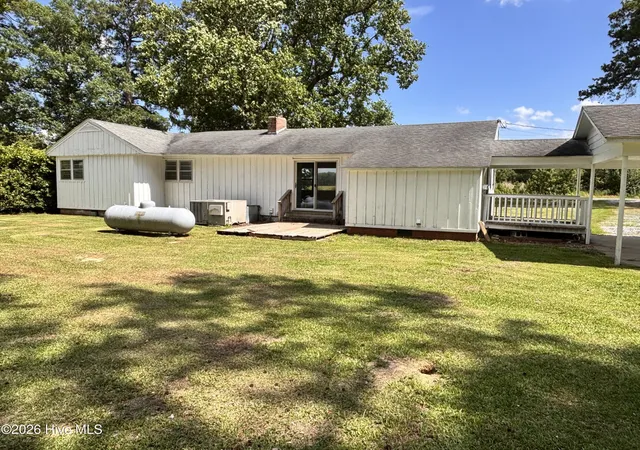 Photo 4 of Single family home for sale at 735 Faison Hwy, Clinton, NC 28328 | MLS# 100583317 | Listing updated on 2026-09-25