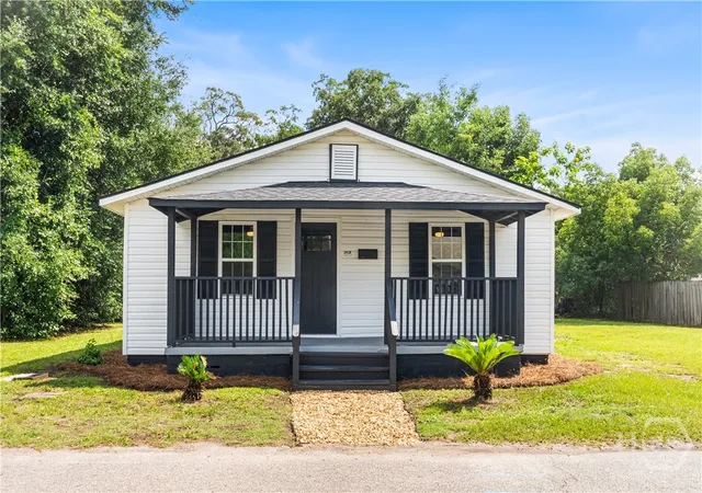 Photo 1 of Single family home for sale at 515 W 62nd Street, Savannah, GA 31405 | MLS# SA358029 | Listing updated on 2026-09-18