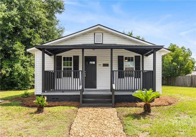 Photo 3 of Single family home for sale at 515 W 62nd Street, Savannah, GA 31405 | MLS# SA358029 | Listing updated on 2026-09-18