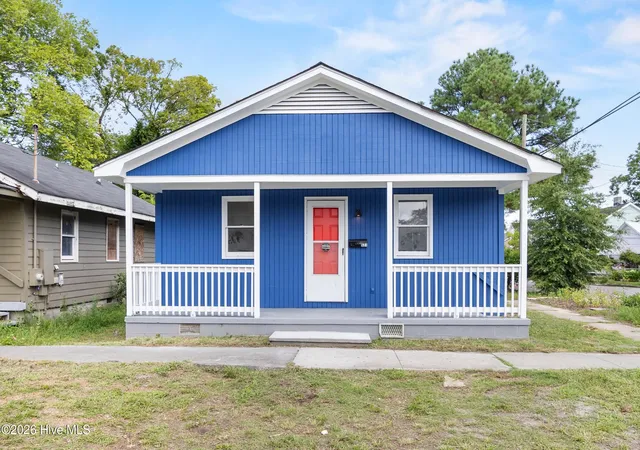 Photo 3 of Single family home for sale at 521 Swann St, Wilmington, NC 28401 | MLS# 100595199 | Listing updated on 2026-09-18