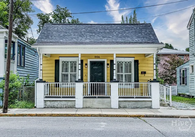 Photo 1 of Single family home for sale at 1106 E Broad St, Savannah, GA 31401 | MLS# SA361719 | Listing updated on 2026-08-04