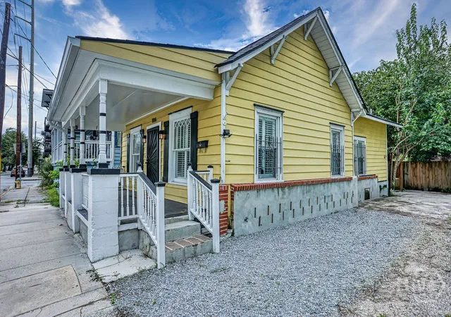 Photo 3 of Single family home for sale at 1106 E Broad St, Savannah, GA 31401 | MLS# SA361719 | Listing updated on 2026-08-04