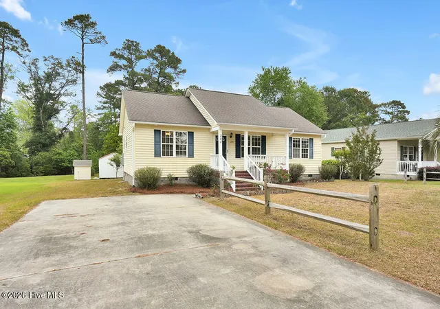Photo 2 of Single family home for sale at 280 Crystal Rd, Southport, NC 28461 | MLS# 100570666 | Listing updated on 2026-09-22