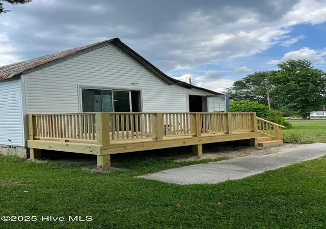 Photo 2 of Single family home for sale at 582 Five Mile Rd, Richlands, NC 28574 | MLS# 100565652 | Listing updated on 2026-08-18