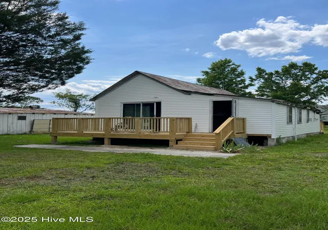 Photo 3 of Single family home for sale at 582 Five Mile Rd, Richlands, NC 28574 | MLS# 100565652 | Listing updated on 2026-08-18