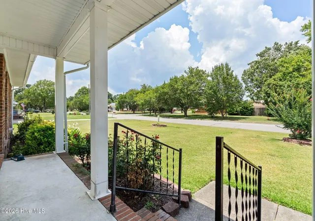 Photo 3 of Single family home for sale at 414 Thomas Dr, Jacksonville, NC 28546 | MLS# 100587370 | Listing updated on 2026-08-30