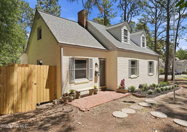 Photo 1 of Single family home for sale at 4084 Youngs Rd, Southern Pines, NC 28387 | MLS# 100574105 | Listing updated on 2026-08-18