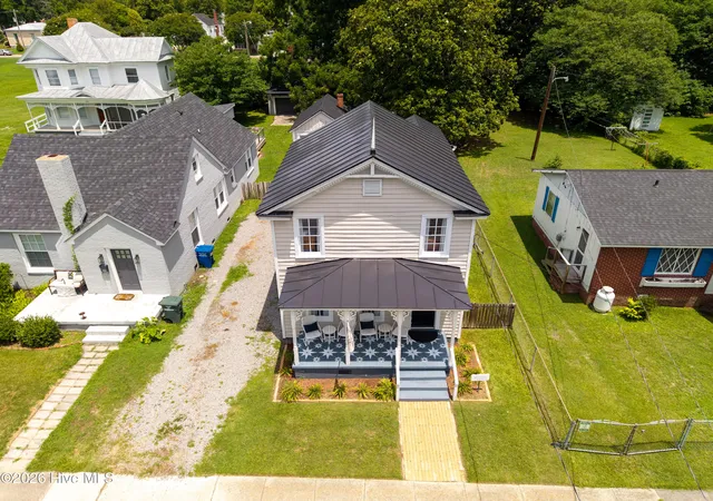 Photo 3 of Single family home for sale at 123 E Gale St, Edenton, NC 27932 | MLS# 100589252 | Listing updated on 2026-08-18