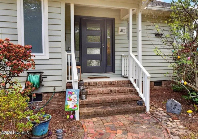 Photo 3 of Single family home for sale at 312 Channel Run Dr, New Bern, NC 28562 | MLS# 100583574 | Listing updated on 2026-08-20