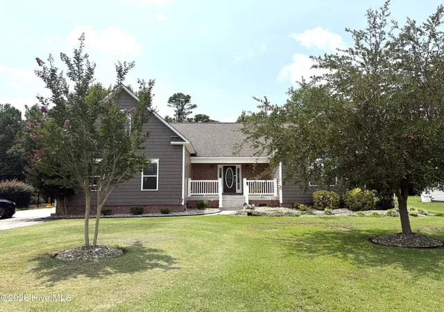 Photo 3 of Single family home for sale at 83 Pickett Way, Swansboro, NC 28584 | MLS# 100592678 | Listing updated on 2026-08-18