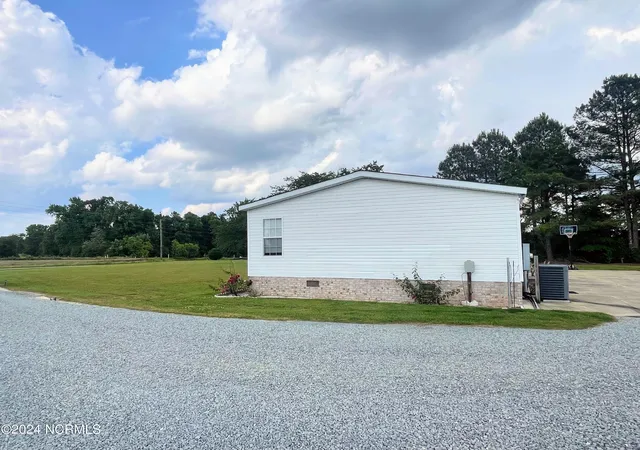 Photo 4 of Manufactured home for sale at 1331 Nixon Rd, Autryville, NC 28318 | MLS# 100445402 | Listing updated on 2026-07-07