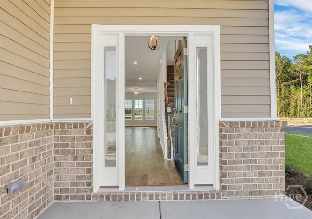 Photo 3 of Single family home for sale at 10 Ashmont St, Savannah, GA 31407 | MLS# SA355407 | Listing updated on 2026-07-31
