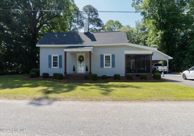 Homes for sale in Bladenboro, NC | 512 S Ashe St, Bladenboro, NC 28320 | MLS# 100575848