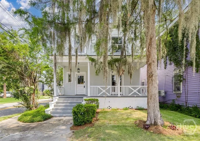 Photo 2 of Single family home for sale at 902 E Anderson St, Savannah, GA 31401 | MLS# SA361565 | Listing updated on 2026-09-12