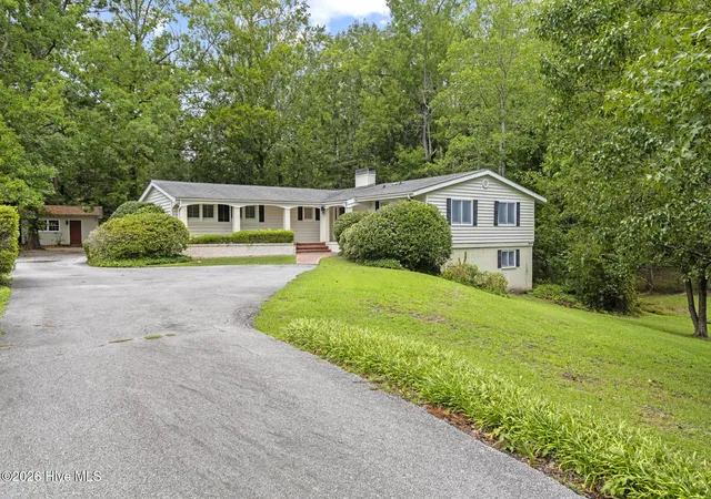 Photo 1 of Single family home for sale at 402 Country Clb Dr, Jacksonville, NC 28546 | MLS# 100594706 | Listing updated on 2026-09-08