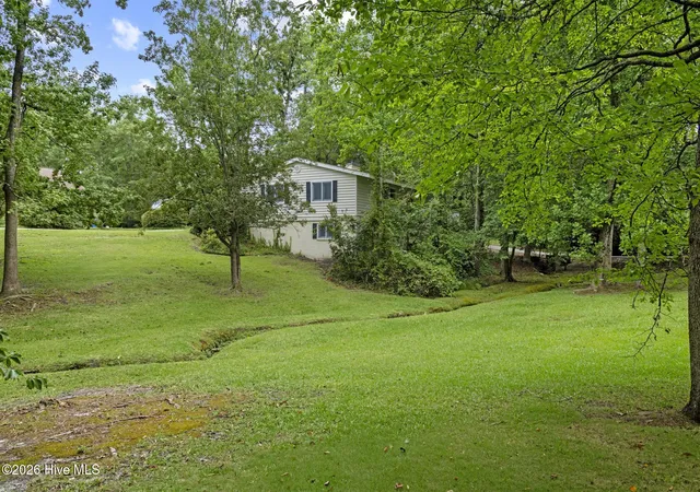 Photo 3 of Single family home for sale at 402 Country Clb Dr, Jacksonville, NC 28546 | MLS# 100594706 | Listing updated on 2026-09-08