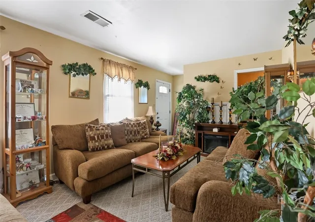 Photo 3 of Single family home for sale at 113 Chatham Villa Dr, Savannah, GA 31408 | MLS# SA351897 | Listing updated on 2026-08-29
