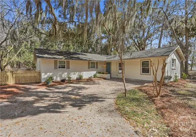 Homes for sale in Savannah, GA | 21 Sheridan Cir, Savannah, GA 31406 | MLS# SA358557